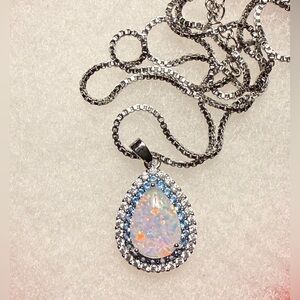 NWOT Bohemian Teardrop Synthetic Opal Pendant Necklace Silver Chain